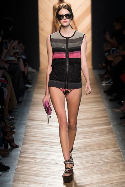 Look 18